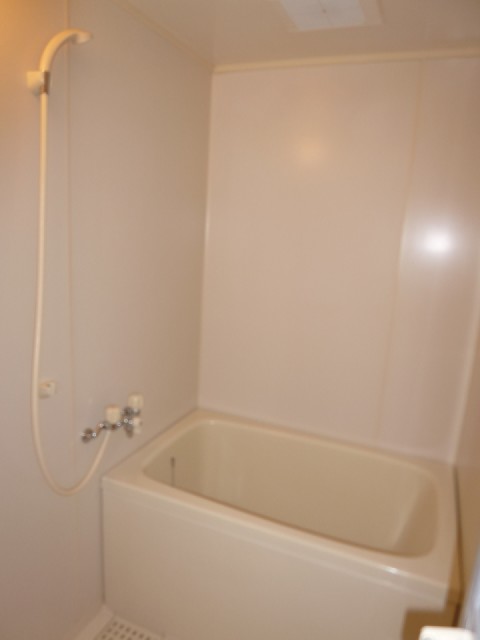 Bath. White clean bathrooms! ! 