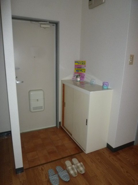 Entrance. There are shoe box ☆