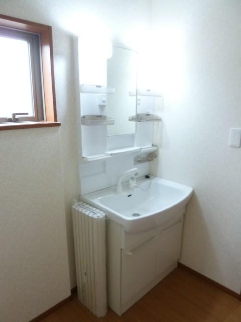 Wash basin, toilet. The company construction case