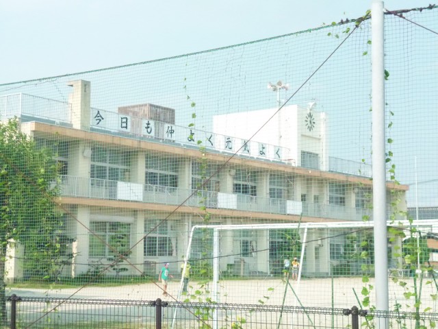 Primary school. Yake section 400m to elementary school (elementary school)