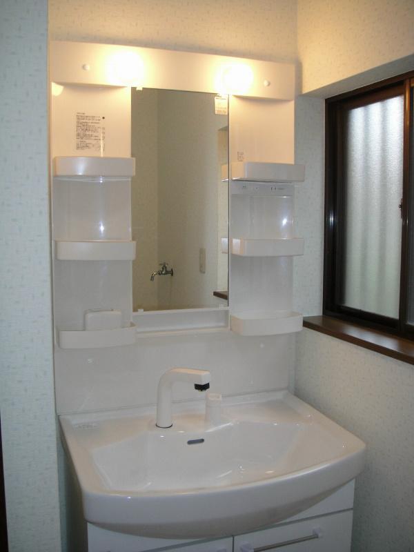 Wash basin, toilet