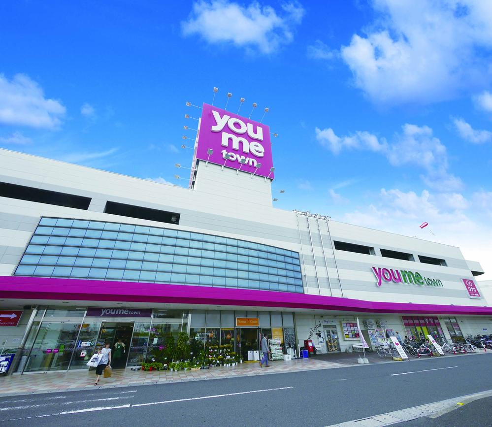 Shopping centre. Yumetaun to Yukuhashi 890m