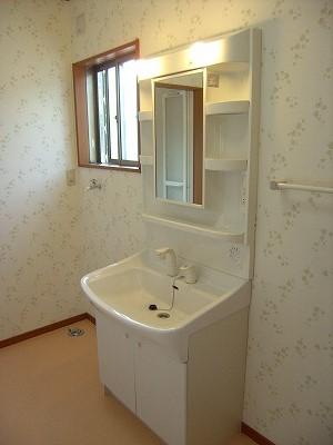 Wash basin, toilet.  ☆ With shampoo dresser ☆ 