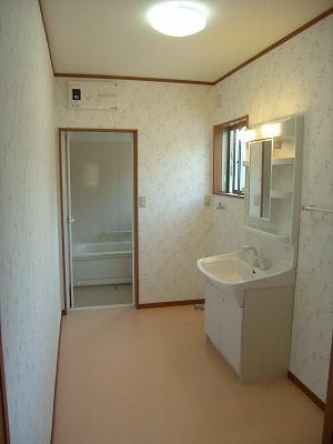 Wash basin, toilet.  ☆ Washroom Spacious!  ☆ 