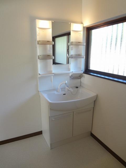 Wash basin, toilet