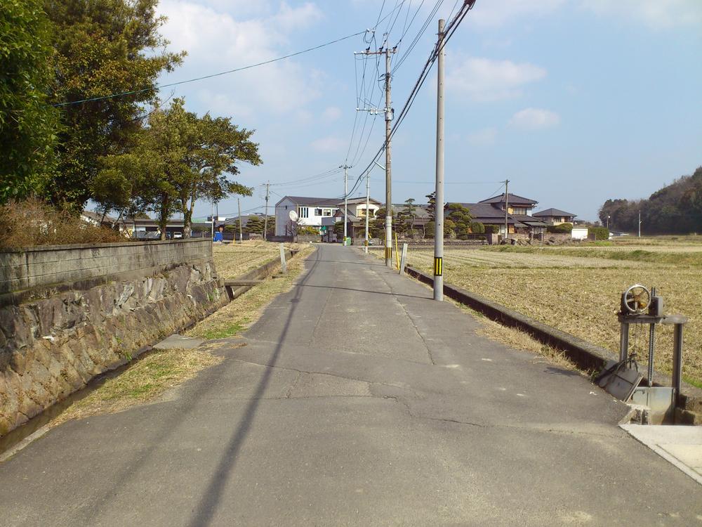Local photos, including front road. Local (March 2013) Shooting