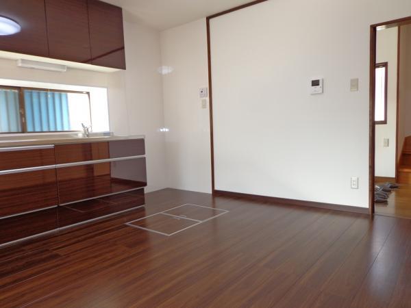 Non-living room. Floor material use of Sumitomo Forestry
