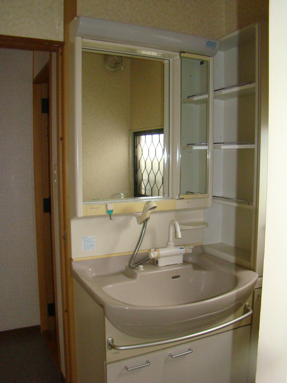 Wash basin, toilet. Indoor (March 2012) shooting
