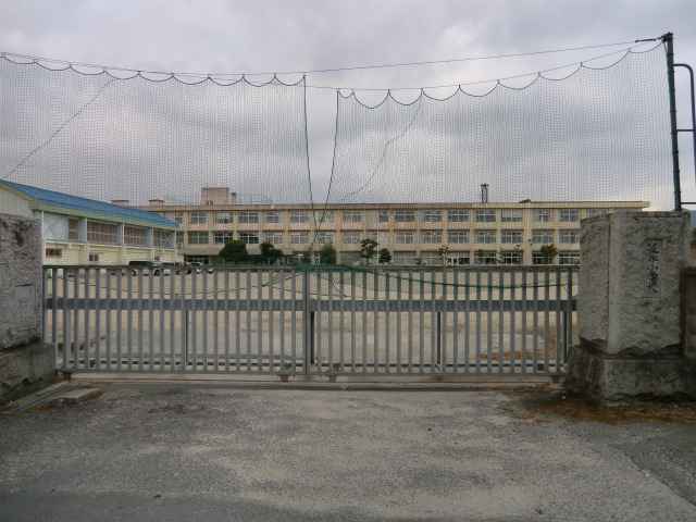 Primary school. Nobunaga to elementary school (elementary school) 675m