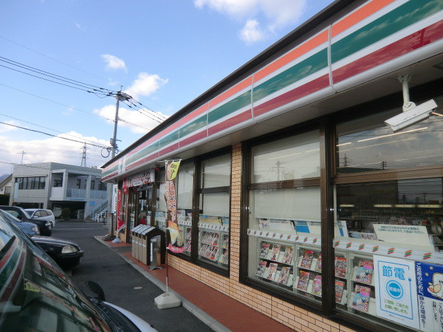 Convenience store. 853m to Seven-Eleven (convenience store)