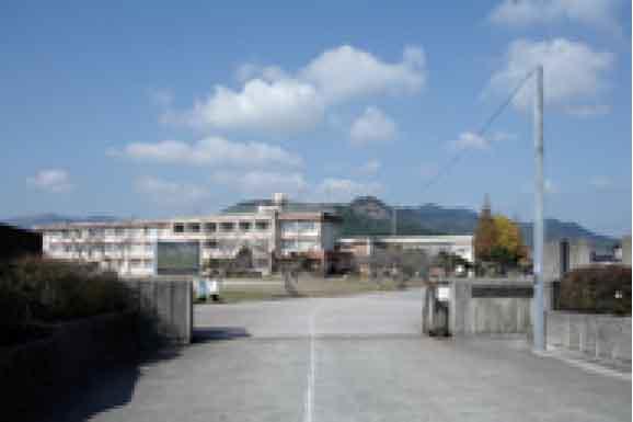 Primary school. 1090m to Yukuhashi North Elementary School