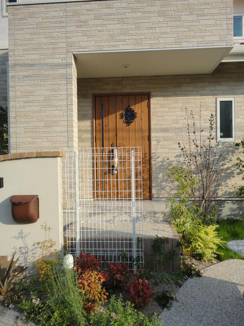 Building plan example (Perth ・ appearance). Open outside the structure to deepen exchanges of people flooded the city to open a feeling. Also house will continue to spread to the outside without closing while to cherish the privacy of your family.