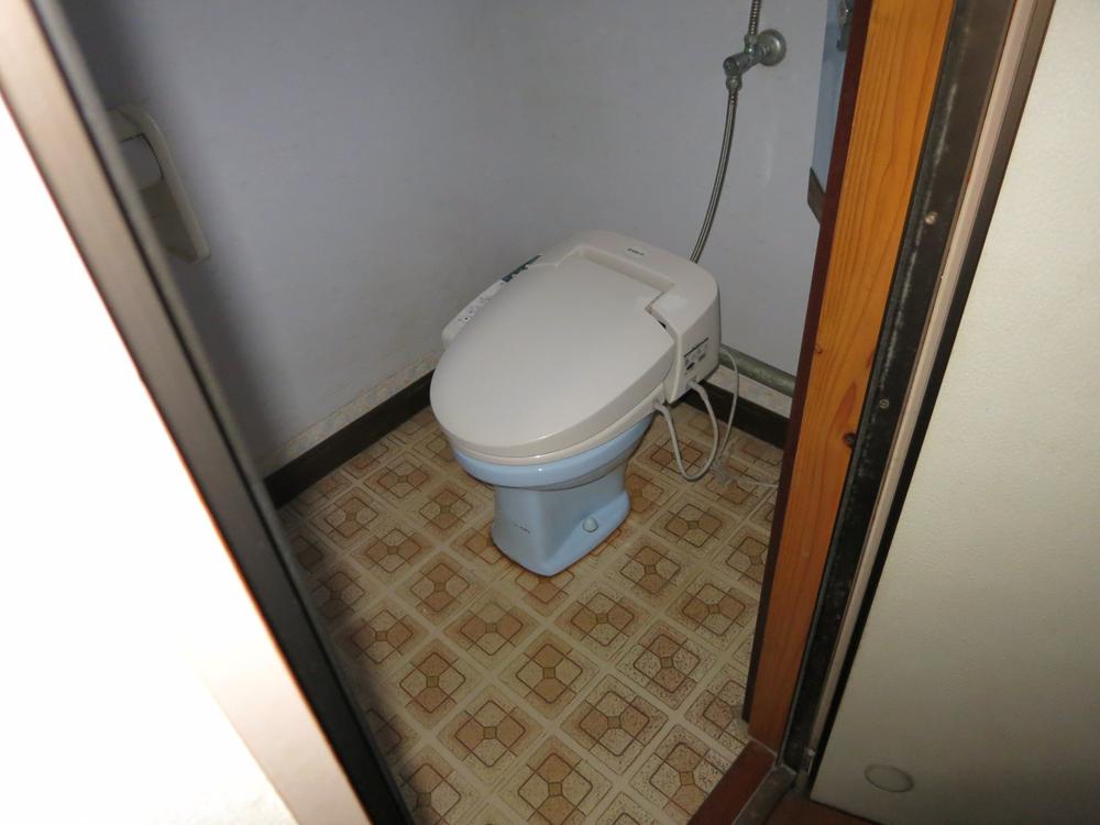 Toilet. Retrofit heating toilet seat