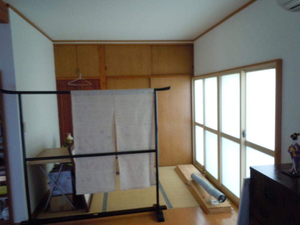 Non-living room. Indoor (September 2012) shooting