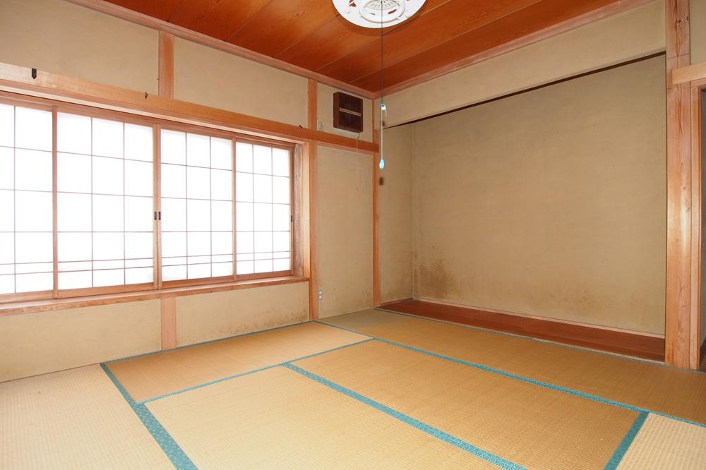 Non-living room. First floor north side Japanese-style room 8 tatami