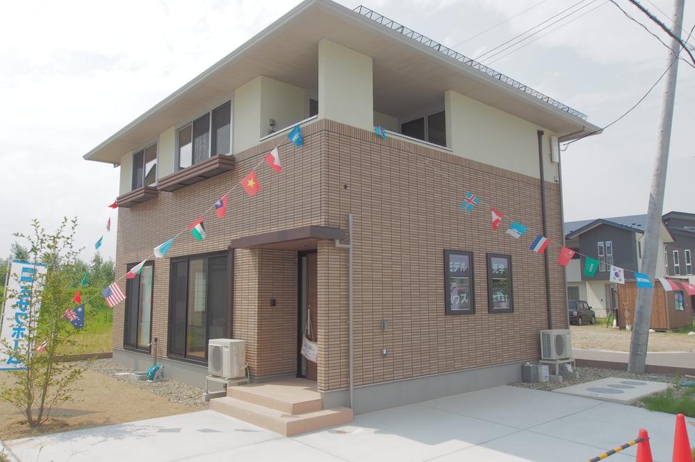 Local appearance photo. It is a model house of Tohoku Misawa Homes.