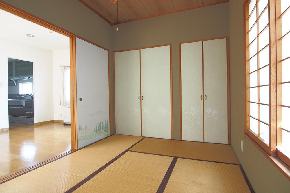 Non-living room. Living More 8-mat Japanese-style