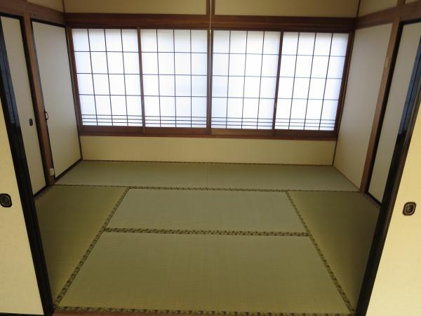 Non-living room. Japanese-style room is two between More