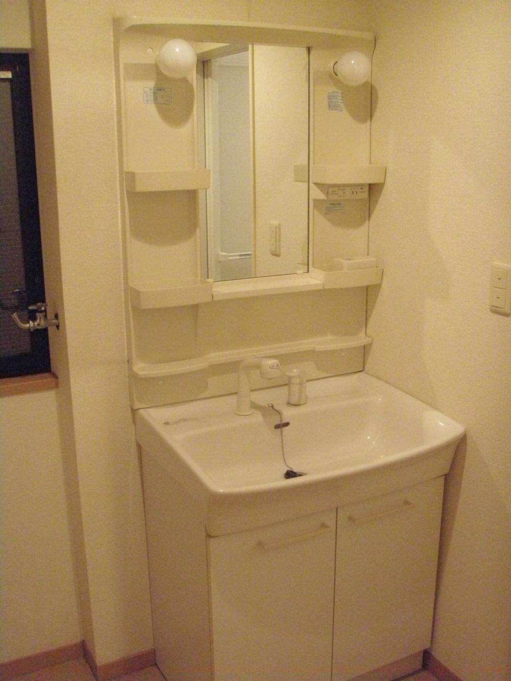 Wash basin, toilet. It is a wash basin with shower head! 