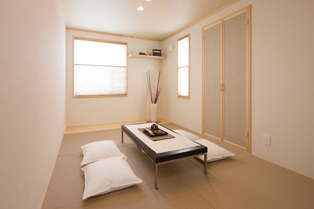 Model house photo. The past of construction cases. It differs from the property specification of here. Is a space image of Japanese-style room.
