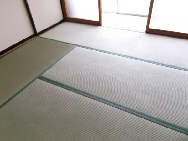 Non-living room. Exchange tatami mat, It will settle down after all tatami was instead sticking sliding door shoji. 