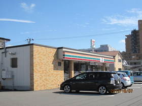 Convenience store. Seven-Eleven (convenience store) to 400m