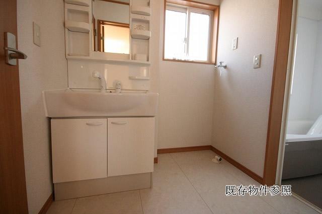 Wash basin, toilet. With anti-fog heaters