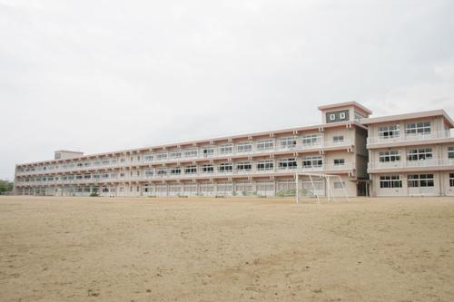 Primary school. Koriyama Municipal Azumi 920m until the first elementary school