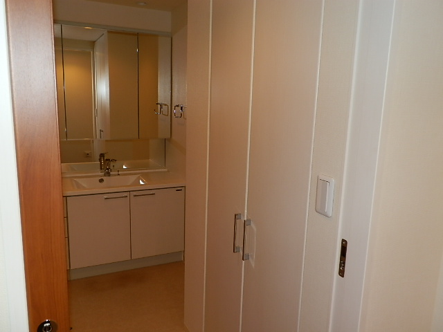 Washroom. With storage three-sided mirror