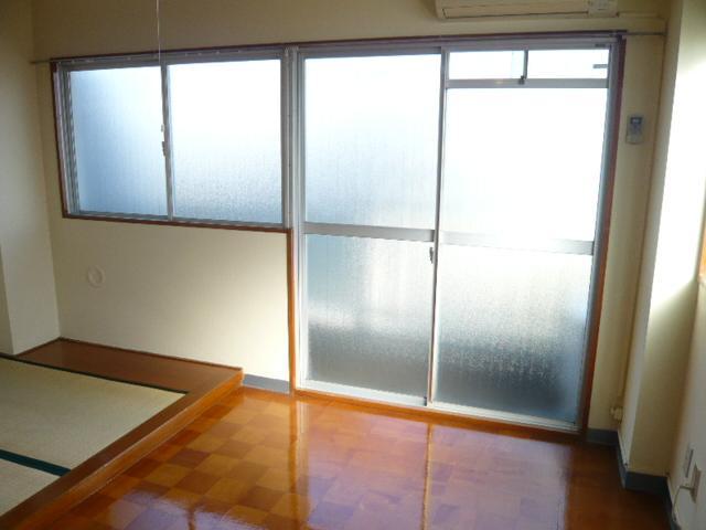 Living and room. Western-style (some tatami space)