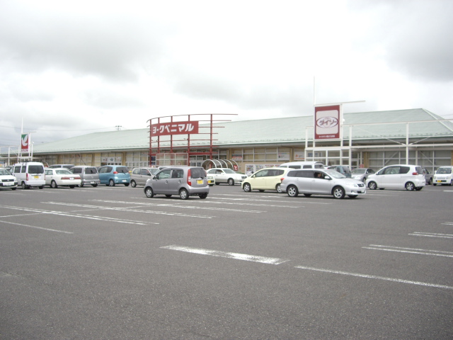 Shopping centre. Yorktown eight Yamada (Matsukiyo ・ gu) until the (shopping center) 1100m