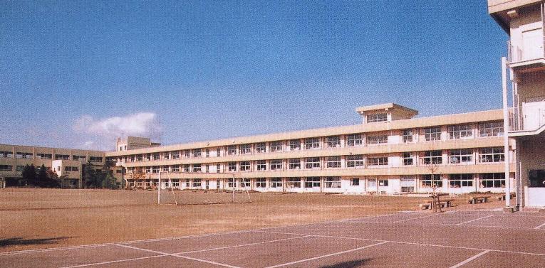 Primary school. Kuwano up to elementary school (elementary school) 744m