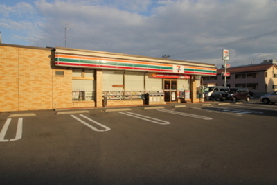 Convenience store. 590m to Seven-Eleven (convenience store)