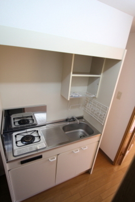 Kitchen. Although mini-kitchen for the Single, Gas stove is equipped with 1-neck.