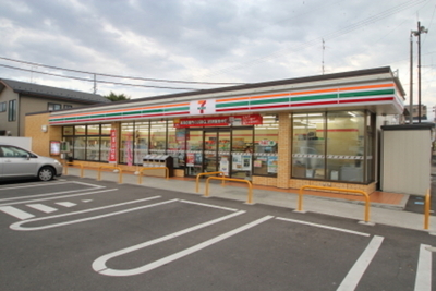 Convenience store. 415m to Seven-Eleven (convenience store)