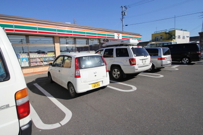 Convenience store. 581m to Seven-Eleven (convenience store)