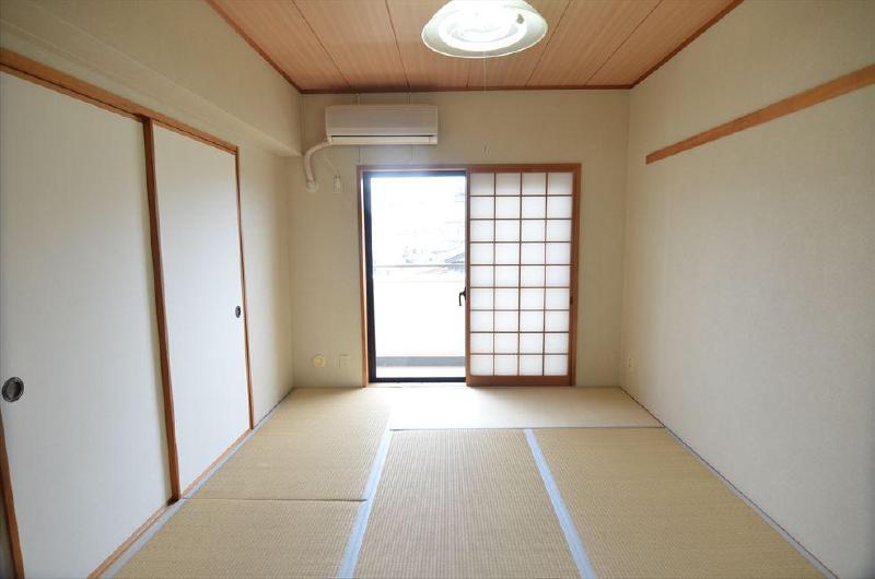 Living and room. Japanese-style room 6 quires