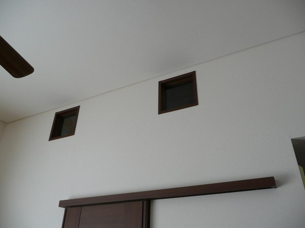 Living. There is a large storage space "Kura" minute, It is provided high ceiling of the living room, There is a feeling of opening. 