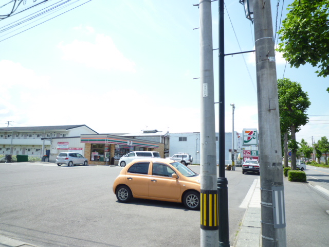 Convenience store. 812m to Seven-Eleven Koriyama Tamura store (convenience store)