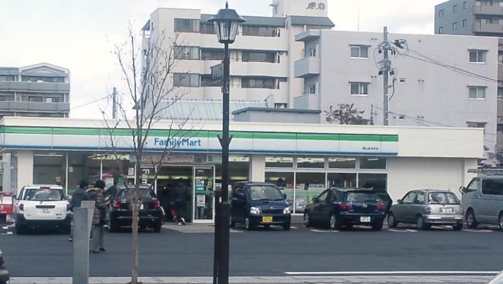 Convenience store. FamilyMart Koriyama Toramaru the town store (convenience store) to 928m