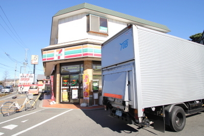 Convenience store. 220m to Seven-Eleven (convenience store)