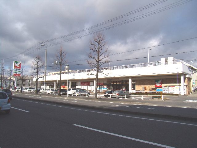 Supermarket. York-Benimaru Kuwano store up to (super) 605m