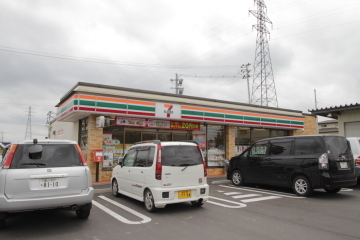 Convenience store. 328m to Seven-Eleven (convenience store)