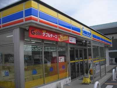 Convenience store. MINISTOP up (convenience store) 650m