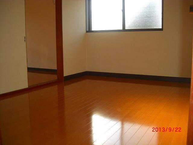 Non-living room. Western-style is 6 Pledge! There are six tatami × 2 room Western-style in this listing (^^) v