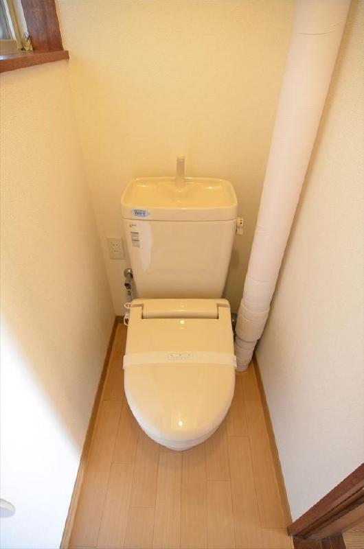 Toilet. Toilet (heating toilet seat)