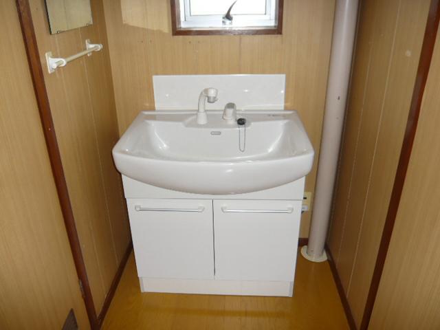 Washroom. Shampoo dresser