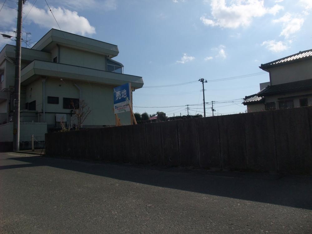 Local photos, including front road. Walk up to Taisei Elementary School 3 minutes Child-rearing environment is good. 