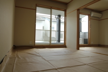 Living and room. Under the seat is a tatami