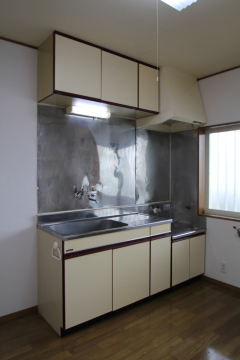 Kitchen. Two-burner gas stove can be installed